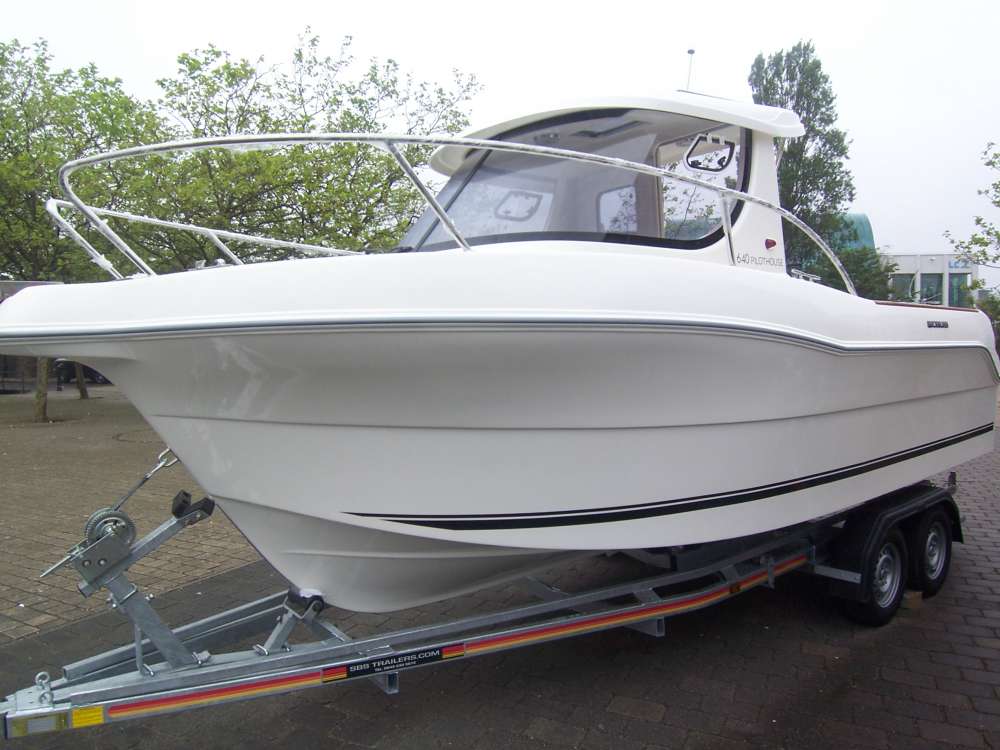 Quicksilver 640 Pilothouse
